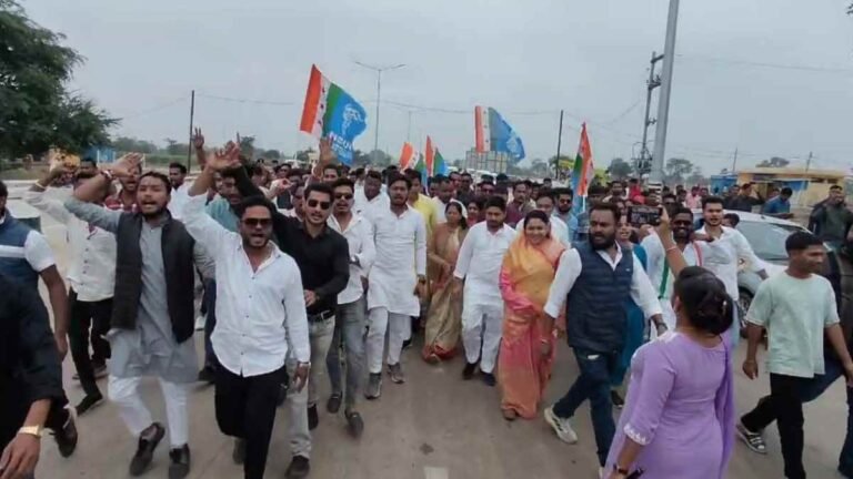 कुरूद टोल प्लाजा का कांग्रेसियों ने किया घेराव, नाके पर CG 05 पासिंग गाड़ियों का टोल टैक्स फ्री करने की मांग