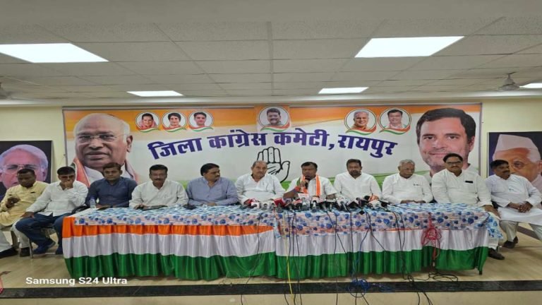 रायपुर दक्षिण उपचुनाव प्रचार का अंतिम दिन: पीसीसी चीफ दीपक बैज का बड़ा आरोप, कहा- बीजेपी बांट रही सोने के सिक्के, चुनाव आयोग ले संज्ञान