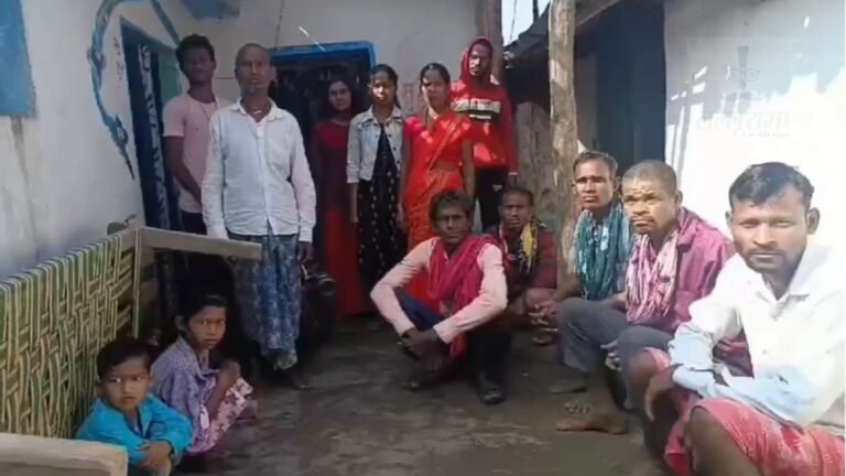 बिना काम पूरा किए गांव लौट आया मजदूर परिवार, अब झेल रहा समाजिक बहिष्कार का दंश