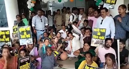 महिला पार्षद और पति पर FIR दर्ज : पानी-बिजली की समस्या को लेकर निगम कार्यालय का किया था घेराव