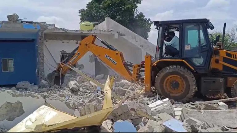 धर्मांतरण के खिलाफ बुलडोजर कार्रवाई : सरकारी जमीन पर अवैध कब्जा कर बनाए थे प्रार्थना घर