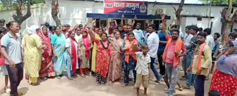 मंदिर में तोड़फोड़ से आक्रोशित लोगों ने किया थाने का घेराव, आरोपी गिरफ्तार