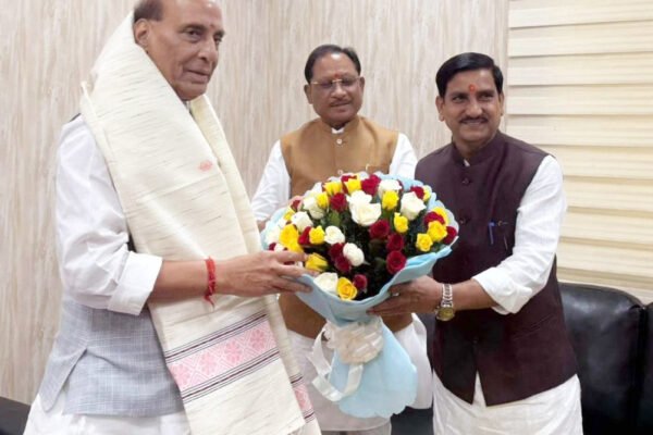 बिलासपुर एयरपोर्ट का होगा विस्तारीकरण, CM साय और केंद्रीय राज्य मंत्री ने रक्षा मंत्री राजनाथ सिंह से की विस्तृत चर्चा