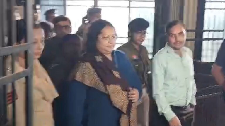 शराब घोटाला में गिरफ्तार सौम्या चौरसिया को ईडी ने स्पेशल कोर्ट में किया पेश